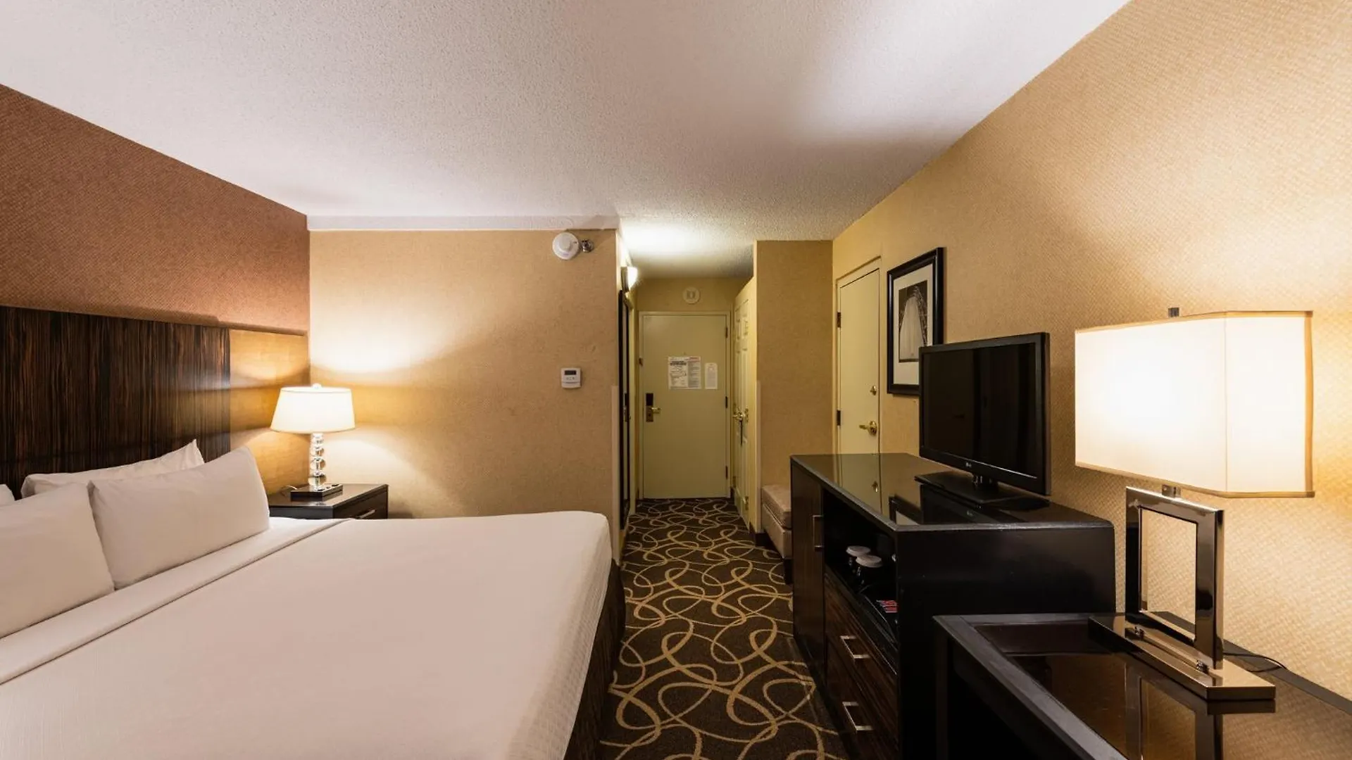 Crowne Plaza Newark Airport By Ihg Hotel Elizabeth 4*,